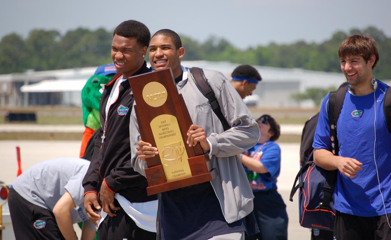 Al Horford and other University of Florida Basketball team members display Championship trophy