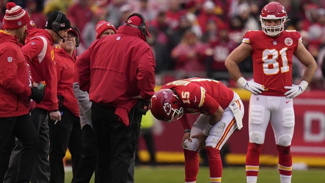 Patrick Mahomes Ankle Injury: Chad Henne Enters the Game