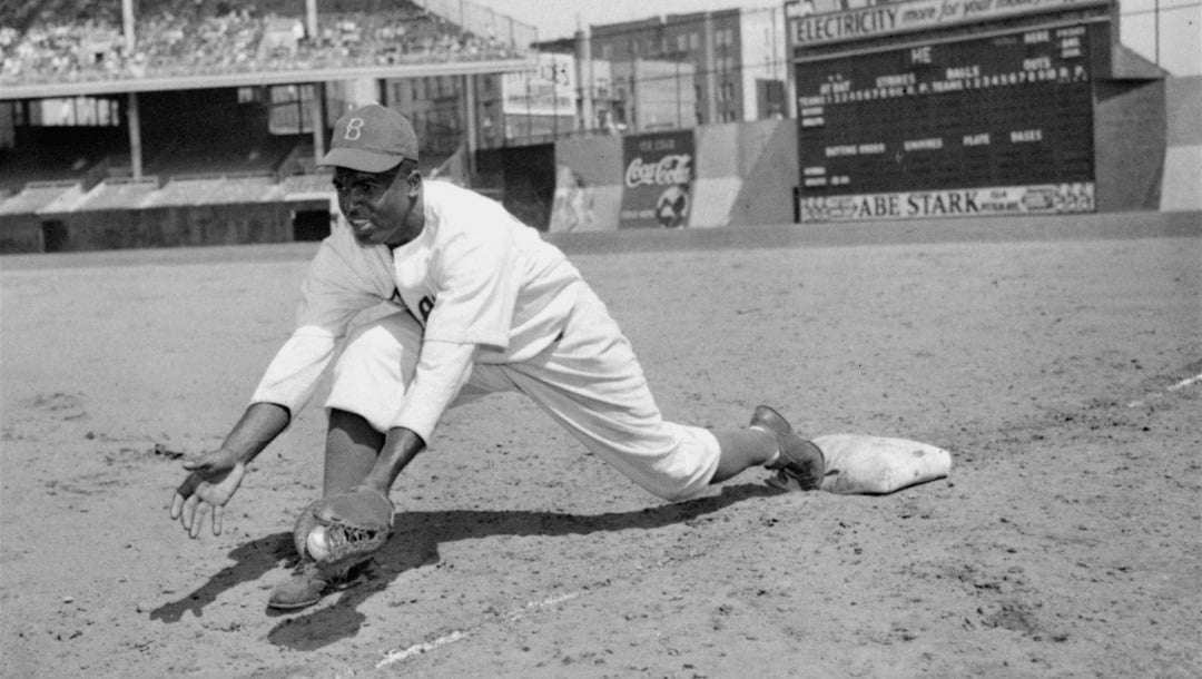 1947: Robinson breaks baseball color barrier - Mississippi Today