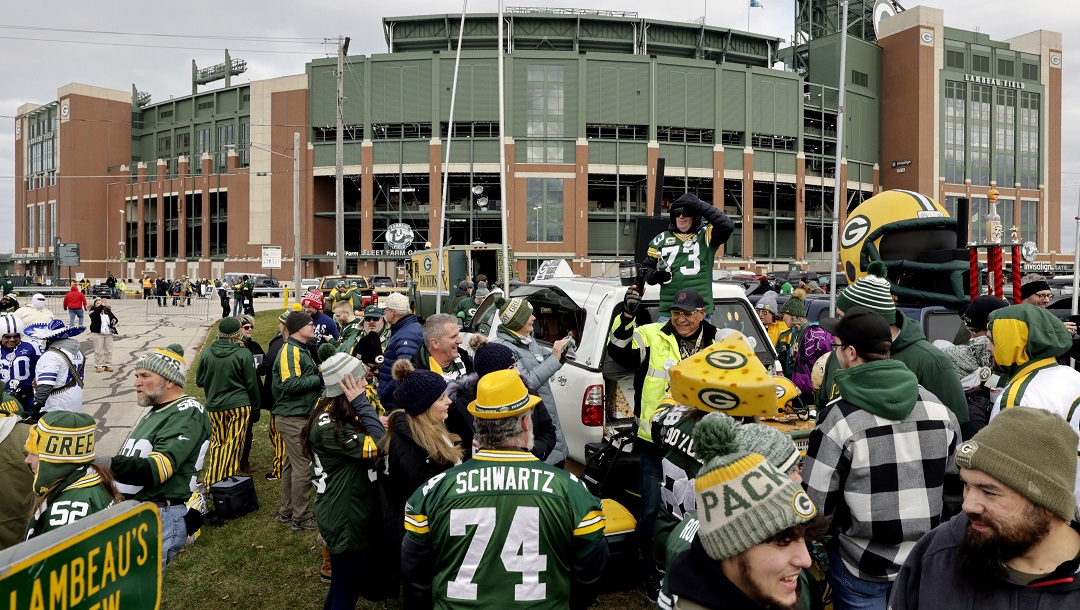 NFL Divisional Round odds: Early action fades 49ers in Lambeau