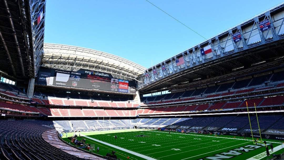 Texans to open roof of NRG Stadium for game against Chiefs